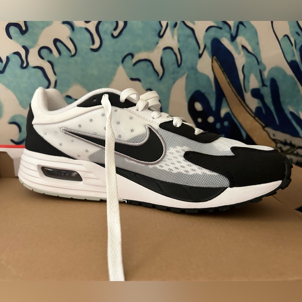 WOMEN’S NIKE AIR MAX SOLO CASUAL SHOES
